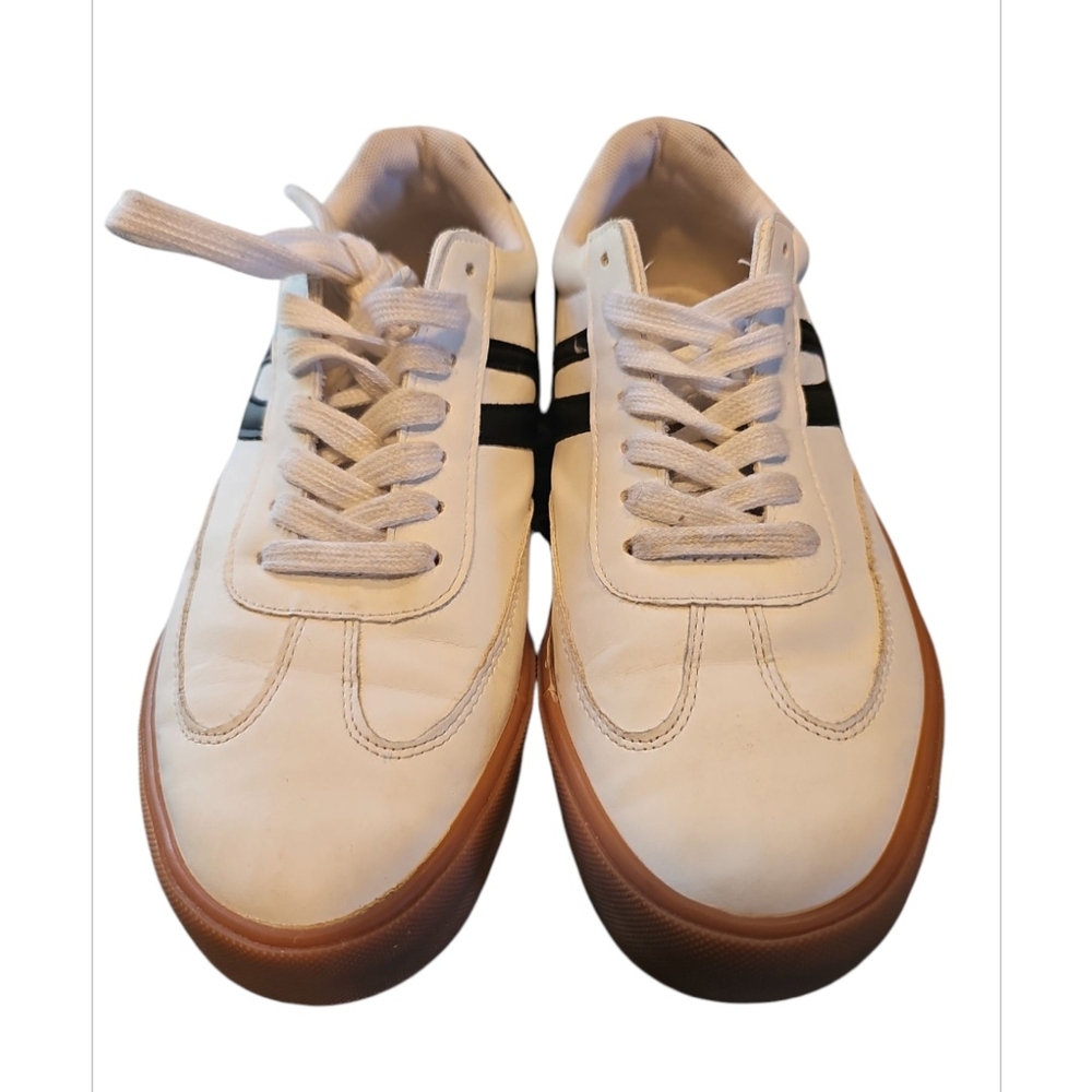 White and Black Retro-Inspired Sneakers with Chunky Sole